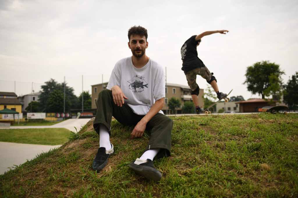foto Mateeo Respighi seduto in primo piano
